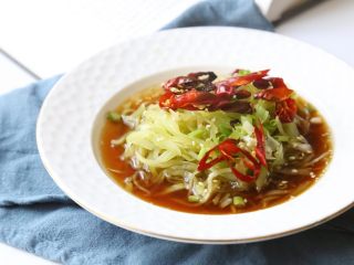 15、凉拌莴笋,完成。