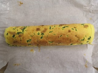 20、无油肉松蛋糕卷,冷藏定型好后,蛋糕卷拿出