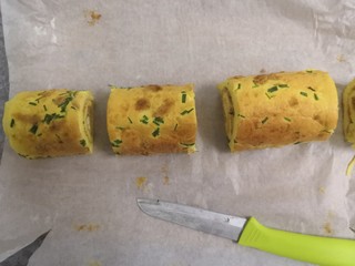 21、无油肉松蛋糕卷,用刀,切成,小段的,蛋糕卷