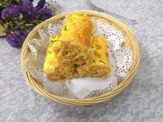 23、无油肉松蛋糕卷,做好的肉松蛋糕卷,装盘,即可开吃