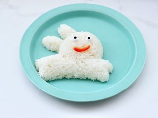 16、鸡丁莴苣小炒@小兔子饭团,把打散的米饭用模具做出形状，我今天给宝贝做了她喜欢的小兔子，按上眼睛，做个嘴唇就可以了。