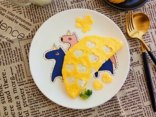 13、花式米饭之爱心蛋包饭,蛋包饭做好啦，漂亮又美味