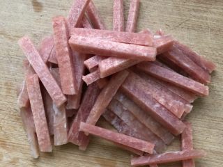 3、蒜苔炒肉丝,里脊肉冻一下，切丝，煸炒的时候容易熟。