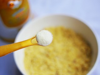 4、香酥绿豆饼,加15g澳优能立多G4奶粉和糖。