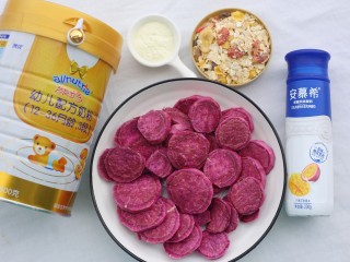 1、紫薯燕麦塔～,准备材料：紫薯2个，澳优能立多G4奶粉2勺，酸奶一瓶，水果燕麦片20g