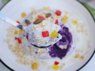 15、紫薯燕麦塔～,吃一口。