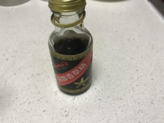 5、焦糖布丁,香草精