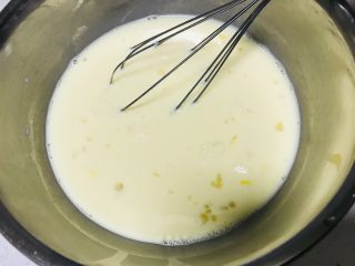 12、焦糖布丁,搅拌好的样子