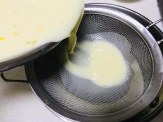 13、焦糖布丁,用滤网过滤 最少过滤两次