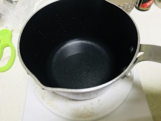 16、焦糖布丁,准备好水 凉水就可以 30g