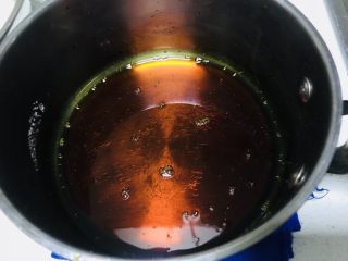 22、焦糖布丁,在一旁放置一会儿 气泡就会消失