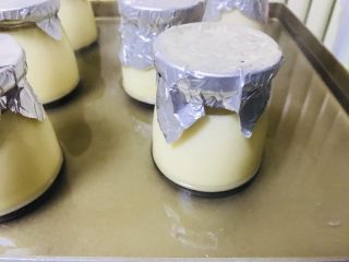 26、焦糖布丁,在烤盘中加入热水 一定要热水！