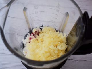 4、紫薯薏米银耳羹,加入银耳