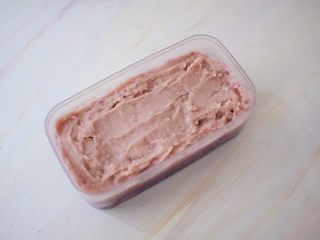 16、紫薯芋泥酸奶盒子,再铺上一层芋泥