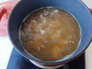 18、清汤牛肉面,再次煮10分钟，让牛肉入味