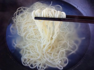 20、清汤牛肉面,面条煮熟