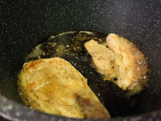 16、照烧鸡胸肉,两面金黄；