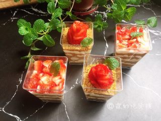 10、草莓木糠杯,完成。