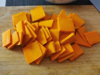 4、南瓜糯米糕,切薄片