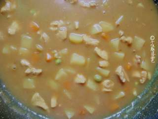 10、无油版咖喱饭,煮至汤汁粘稠关火即可