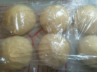 12、超软拉丝北海道土司（2个）,盖保鲜膜松弛15分钟后