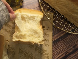 23、超软拉丝北海道土司（2个）,超柔软的拉丝都是基本操作。努力压也会很快回弹。