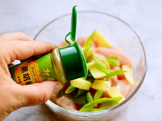 5、炸鸡柳,加胡椒粉