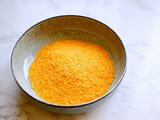 13、炸鸡柳,准备面包糠