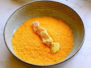 16、炸鸡柳,再裹一层面包糠