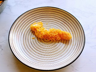 17、炸鸡柳,装盘备用,全部裹好