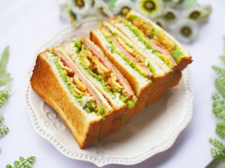 12、牛油果鸡蛋火腿三明治,好吃到停不下来。