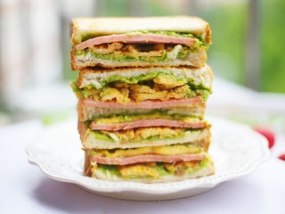 14、牛油果鸡蛋火腿三明治,做起来。