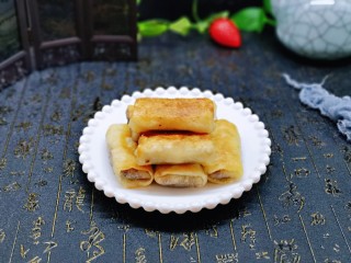 10、快手早餐～少油版香煎肉松春卷,快手早餐～搭配一杯牛奶，营养美味。