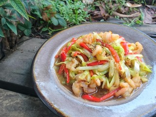 15、韭黄炒虾仁,最后装盘即可趁热享用了。