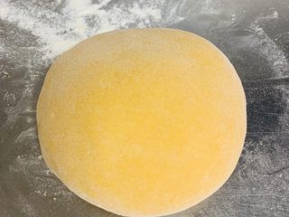 16、胡萝卜华夫饼,揉至成这样光滑的面团。