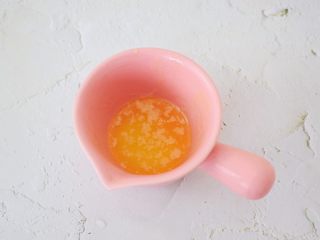 2、芒果班戟,黄油隔水融化备用
