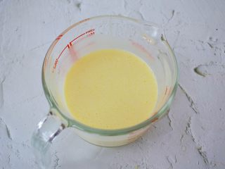 8、芒果班戟,搅拌均匀