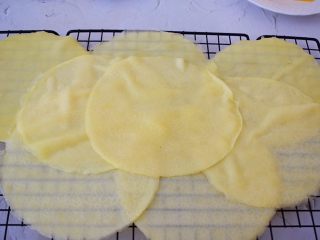 11、芒果班戟,依次煎完所有的面糊