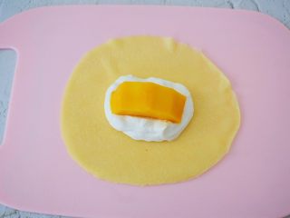 15、芒果班戟,放入芒果