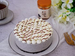 20、黑芝麻慕斯蛋糕,成品图