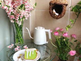 16、菠菜戚风蛋糕,享受美美的小午茶啰！