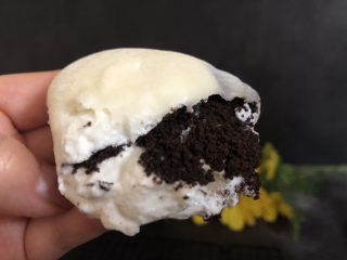 13、奥利奥雪媚娘,真的太好吃了，皮薄一吸溜两口一个就吃完了