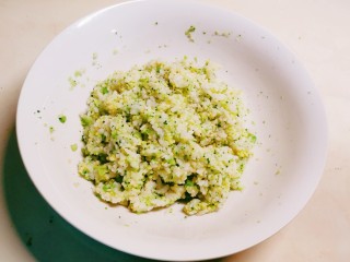 10、酱心营养饭团,拌匀即可  蔬菜和米饭的比例按自己喜好搭配