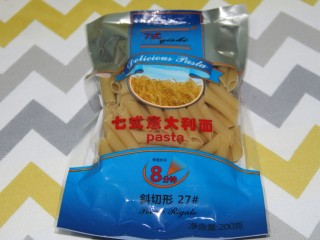 1、幸福早餐~奶油火腿通心粉,准备好通心粉