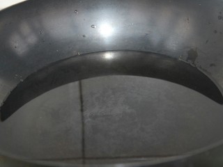 4、幸福早餐~奶油火腿通心粉,锅内倒水