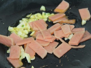 11、幸福早餐~奶油火腿通心粉,加火腿炒