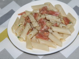 17、幸福早餐~奶油火腿通心粉,撒点胡椒粉