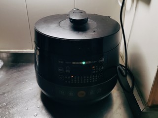 11、糯米藕,压力锅煮半个小时即可 再焖1个小时