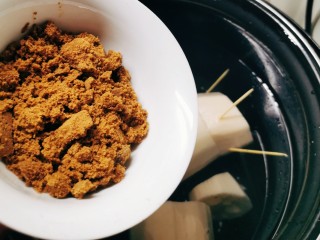 9、糯米藕,放入红糖