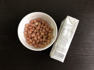 1、牛奶花生露,准备食材